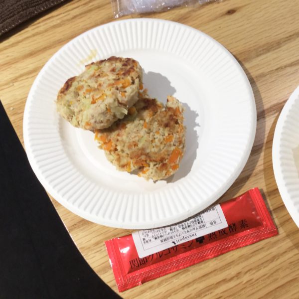 シニアのワンちゃんにも!『チーズのせ野菜おからバーグ』の作り方